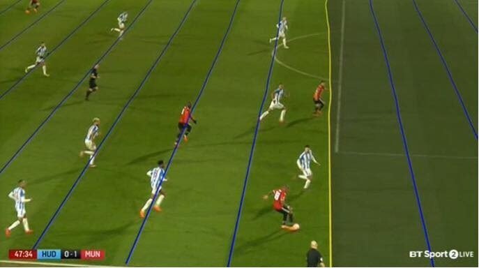 Cựu trọng tài Anh lý giải đồ họa cẩu thả khiến MU mất bàn thắng