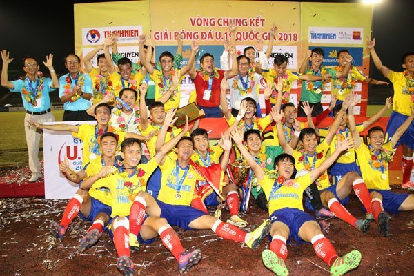 Lộ diện lứa cầu thủ thách thức 4 lò đào tạo trẻ hàng đầu Việt Nam