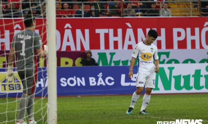 Tuyển Việt Nam: Bí ẩn sau 500 phút 'tịt ngòi' của Công Phượng