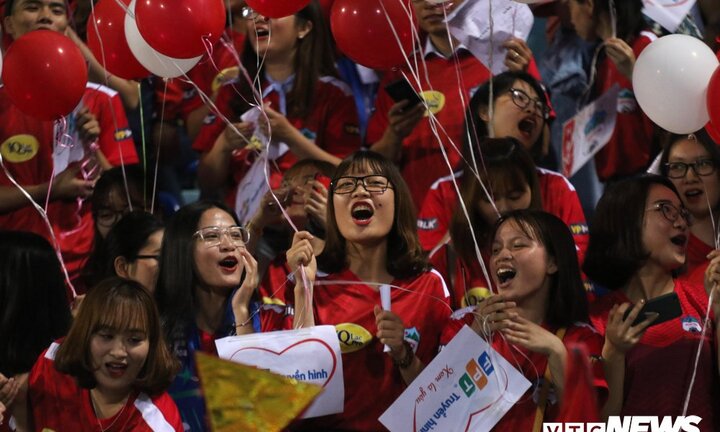 Bóng đá Việt Nam cảm ơn 'Thượng đế'