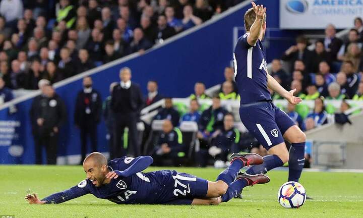 Đánh rơi chiến thắng sau 143 giây, Tottenham lỡ cơ hội đuổi kịp Liverpool