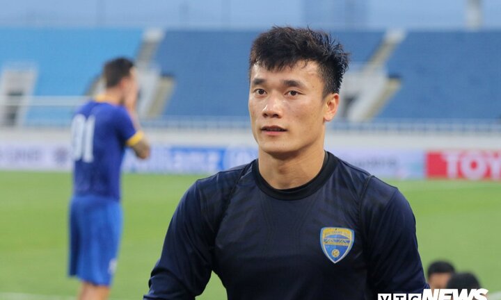 Đàn anh chấn thương, Bùi Tiến Dũng có cơ hội lấy suất bắt chính