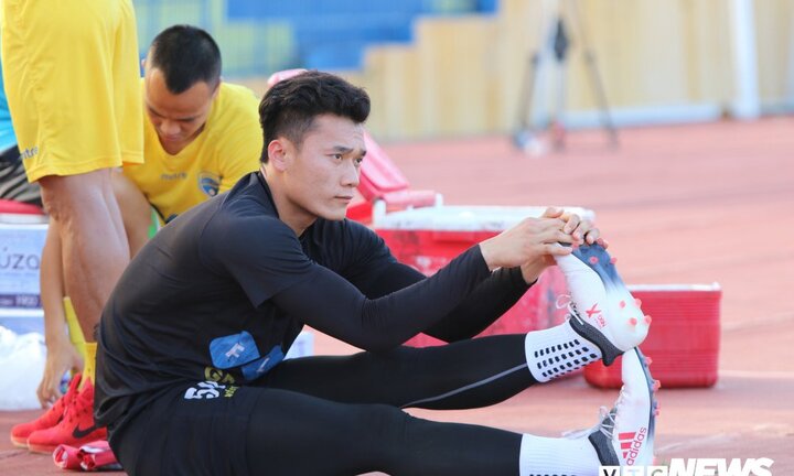 Bùi Tiến Dũng dự bị nhiều, HLV Park Hang Seo đặt niềm tin vào Đặng Văn Lâm