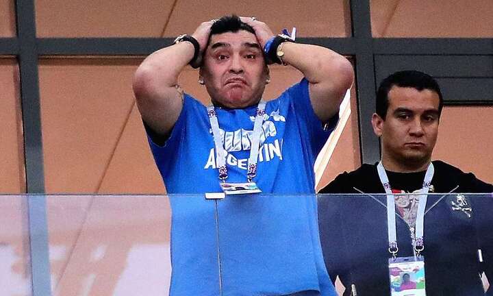 Messi cay đắng, Maradona ôm đầu, HLV Sampaoli bật khóc bất lực nhìn Argentina thua thảm