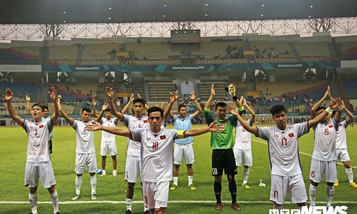 Bóng đá Việt Nam thắng trận đấu lịch sử trước Nhật Bản