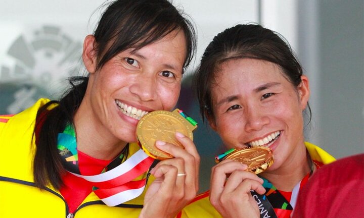 Giành huy chương vàng ASIAD lịch sử, đội Rowing nữ Việt Nam òa khóc