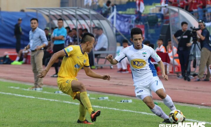 Xuân Trường vắng mặt, Công Phượng dự bị, HAGL thua đậm FLC Thanh Hóa