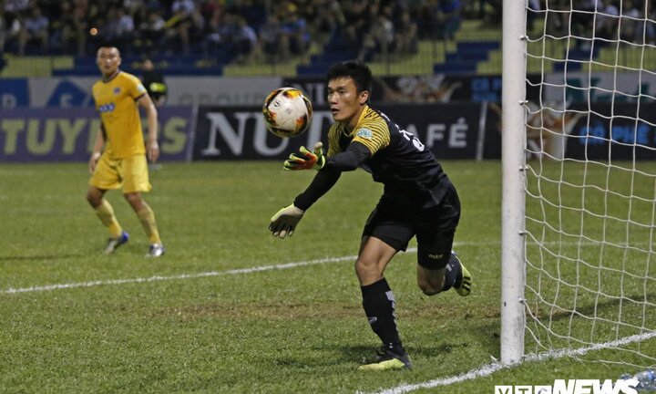 BLV Quang Huy: Bùi Tiến Dũng non kinh nghiệm, sẽ rút ra bài học sau sai lầm