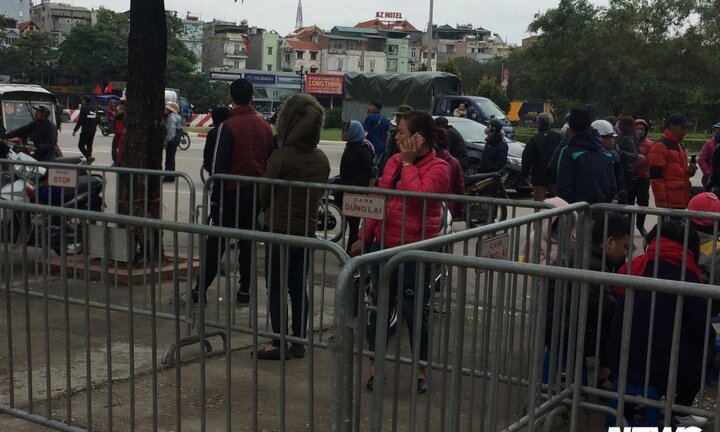 Vé chung kết Việt Nam vs Malaysia: Phe vé gạ mua từ CĐV giá 7 triệu đồng/cặp