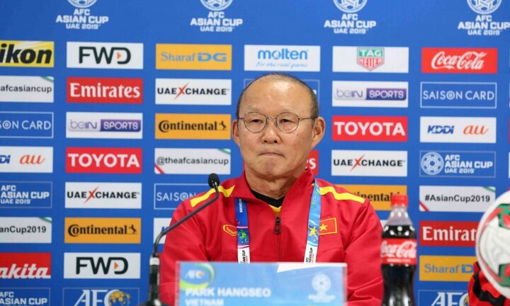 Nhìn Sarri lụn bại ở Chelsea, bóng đá Việt Nam phải thấy may mắn vì có được Park Hang Seo
