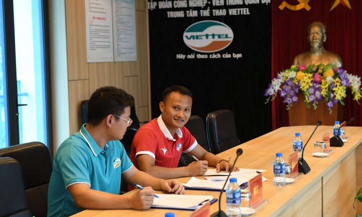 Trọng Hoàng giải thích màn 'lật kèo' gây sốc từ SLNA sang Viettel