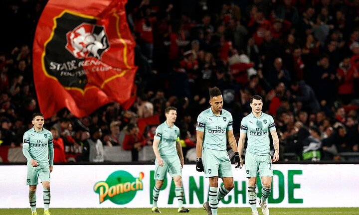 Thẻ đỏ, phản lưới khiến Arsenal ôm hận, nguy cơ bị loại khỏi Cúp C2