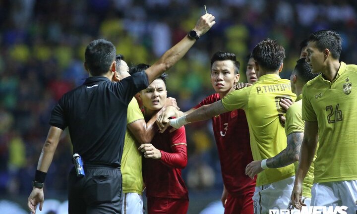 Tát Văn Hậu, sút vào háng Công Phượng, tuyển Thái Lan xấu xí không ngờ