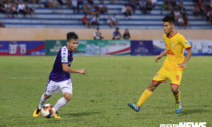 Hà Nội FC vào bán kết Cup Quốc gia sau trận cầu mưa bàn thắng với Nam Định