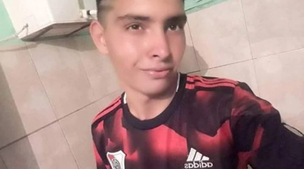 Cản phá phạt đền thành công, thủ môn 17 tuổi đột tử lúc ăn mừng