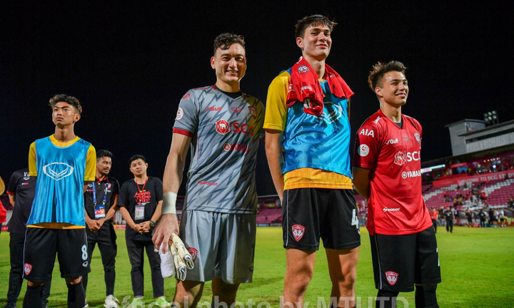 Muangthong United 'hồi sinh', Đặng Văn Lâm hé lộ bí quyết lấy lại phong độ