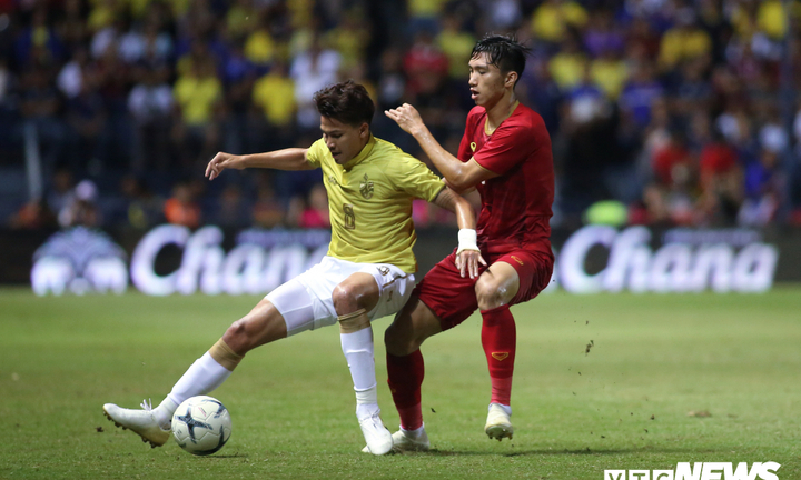 Việt Nam vs Thái Lan: HLV Park Hang Seo sẽ 'đánh cược' với Đoàn Văn Hậu?