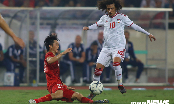 Tuấn Anh tả xung hữu đột, xuất sắc vô hiệu hóa 'Messi Ả Rập'