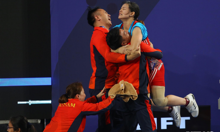 Ảnh: VĐV Việt Nam nỗ lực phi thường giành HCV khiến VĐV Philippines rơi nước mắt