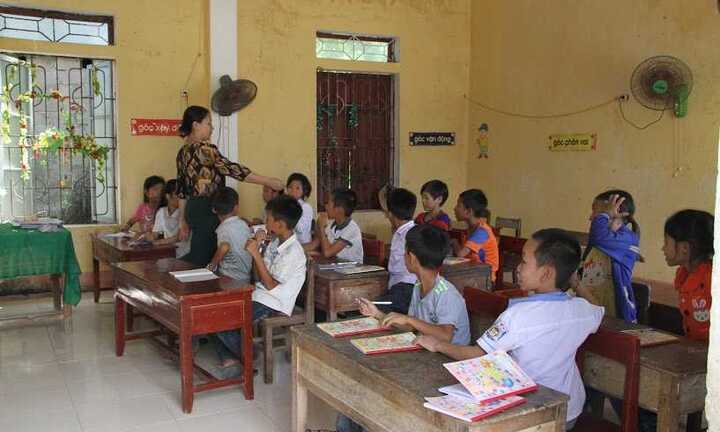 Gần 120 học sinh Hà Tĩnh đến trường sau hai năm thất học