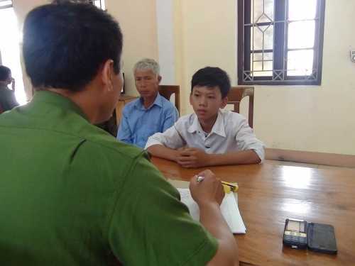 'Siêu trộm' 13 tuổi phá két sắt nhà hàng xóm lấy 3 cây vàng