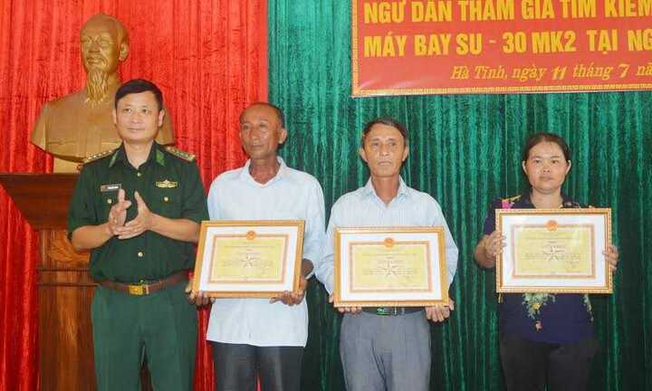 Khen thưởng nhóm ngư dân cứu sống phi công Su-30 MK2