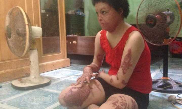 Người vợ trẻ bị chồng vũ phu tẩm xăng thiêu sống trước mặt con