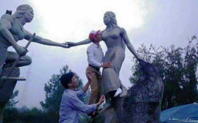 Kiểm điểm cán bộ huyện 'sàm sỡ' tượng nàng Biang trong lúc đi du lịch