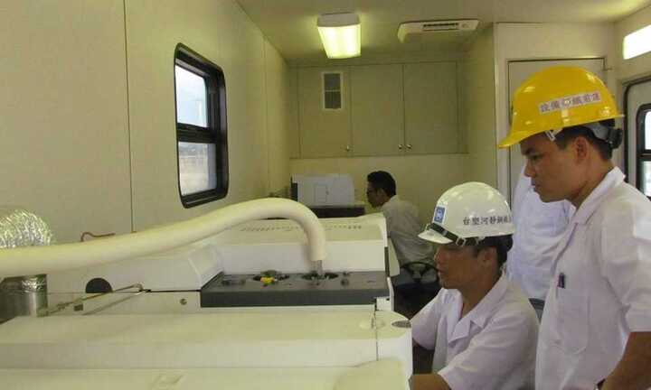 Giám sát nguồn thải Formosa bằng 2 trạm kiểm định môi trường di động