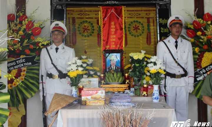 Nghẹn ngào lễ tang nữ chiến sỹ từ chối điều trị ung thư để sinh con