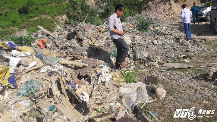 Người dân lại phát hiện thêm bãi rác 'khủng' nghi của Formosa đổ trộm