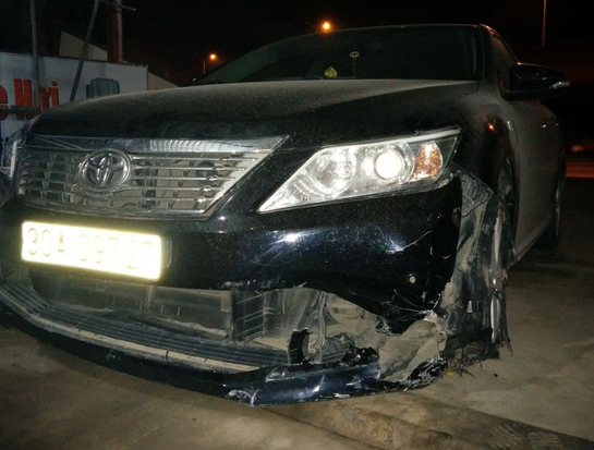 Xe Camry kéo lê xe máy 3km: 'Lửa bắn tung tóe, dân hoảng sợ lao lên vỉa hè'