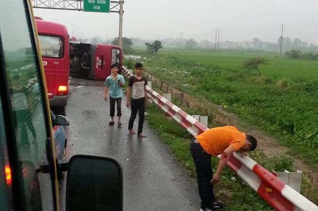 Lật xe khách trên cao tốc Pháp Vân - Cầu Giẽ: Xác định danh tính 12 người thương vong