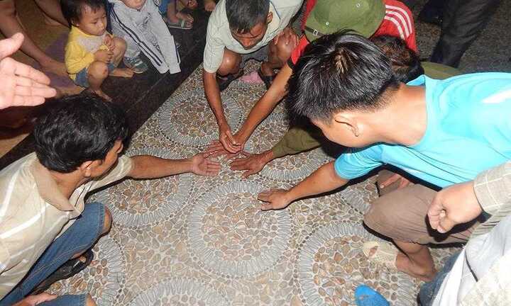 Phát hoảng vì nền nhà nóng 50 độ giữa trời mưa