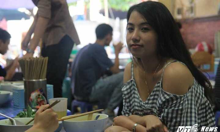 'Bún mắng, cháo chửi' lên CNN: Nữ khách hàng bị chủ quán chửi mắng thậm tệ nói gì?