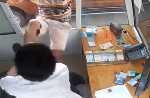 Cán bộ kiểm lâm hành hung 2 nhân viên thu phí BOT Hòa Bình