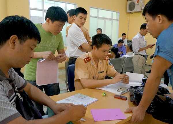 Từ 1/1/2017, muốn sang tên đổi chủ phải tìm được chủ xe