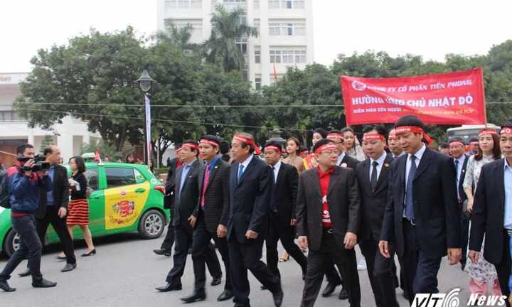 Ảnh: Phó Thủ tướng xuống phố hưởng ứng ngày Chủ nhật Đỏ 2017