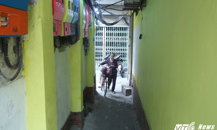 Chàng Tây mua sơn làm mới phố cổ: Quận Hoàn Kiếm thể hiện thái độ thế nào?