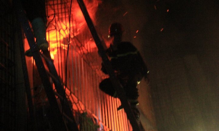 Nhà 4 tầng cháy ngùn ngụt trong đêm ở Hà Nội, 2 mẹ con chết thương tâm