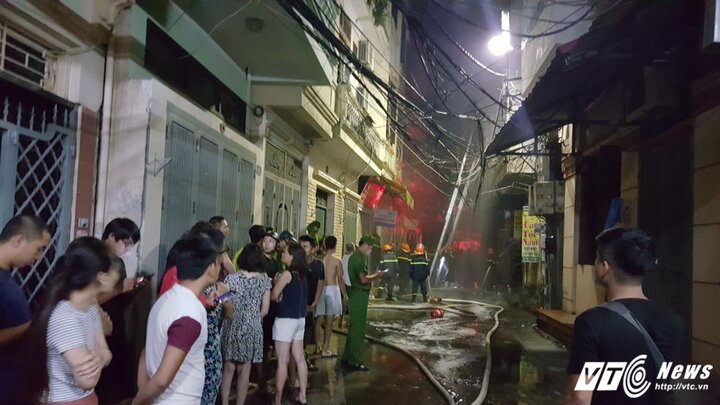 Cháy nhà ở Hà Nội, 2 mẹ con chết ngạt: Con gái không nỡ để mẹ già ở lại một mình