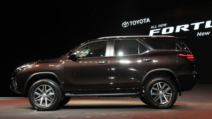 Mua xe Toyota Fortuner, phải mua thêm phụ kiện trị giá 100 triệu đồng