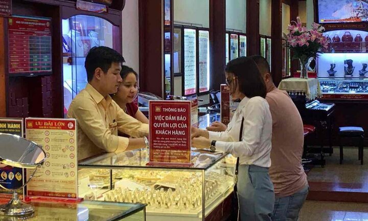 Giá vàng hôm nay 18/10: Thị trường trong nước bình thản trước biến động từ thế giới