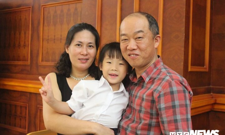 Bí quyết giữ lửa hôn nhân của cặp vợ chồng Hàn – Việt giành giải 'gia đình của năm'