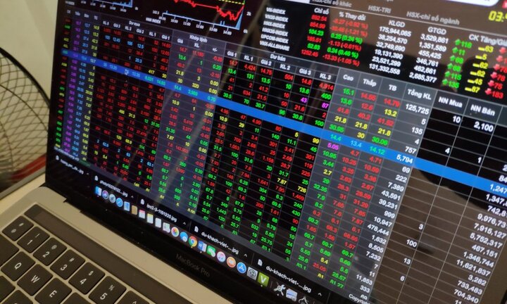 Chứng khoán chao đảo, sàn HoSE vẫn có thêm 261.394 tỷ đồng trong năm 2018