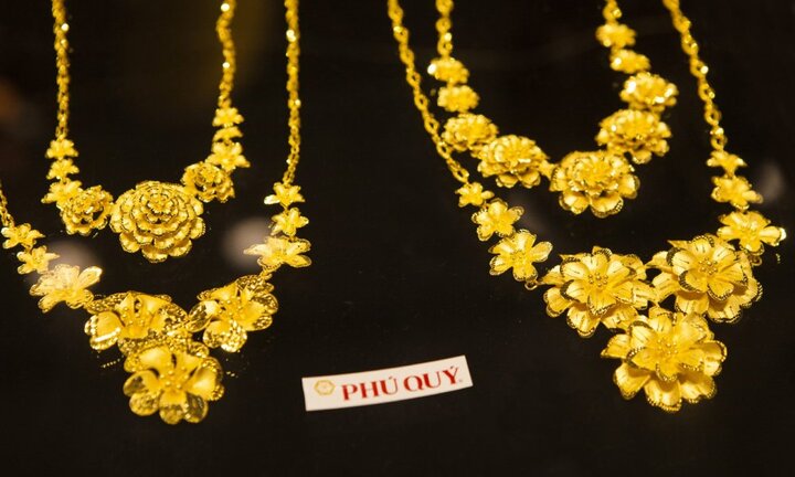 Nên mua vàng tây hay vàng ta trong ngày Thần Tài để lấy may?