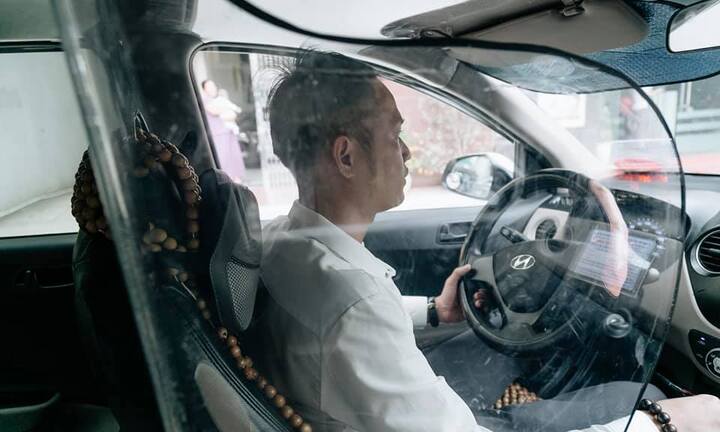 Giới tài xế Grab, taxi lắp kính chắn bảo vệ sau nhiều vụ tài xế bị sát hại