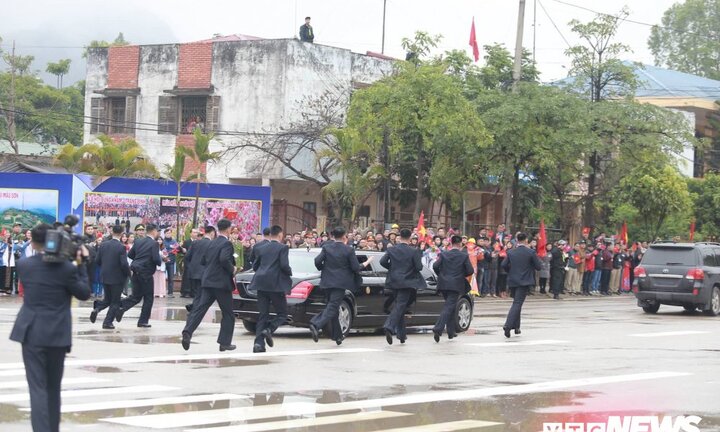 Ông Kim Jong-un đi xe gì từ Đồng Đăng về Hà Nội?