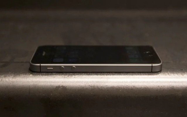 Apple bán lại mẫu iPhone SE, giá từ 249 USD