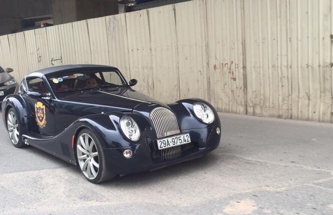 Siêu xe thân gỗ Morgan Aero Supersport 'siêu độc' lăn bánh tại Hà Nội